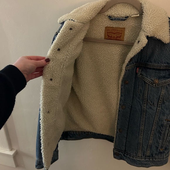 Levi’s Sherpa Denim Jacket - Picture 2 of 3